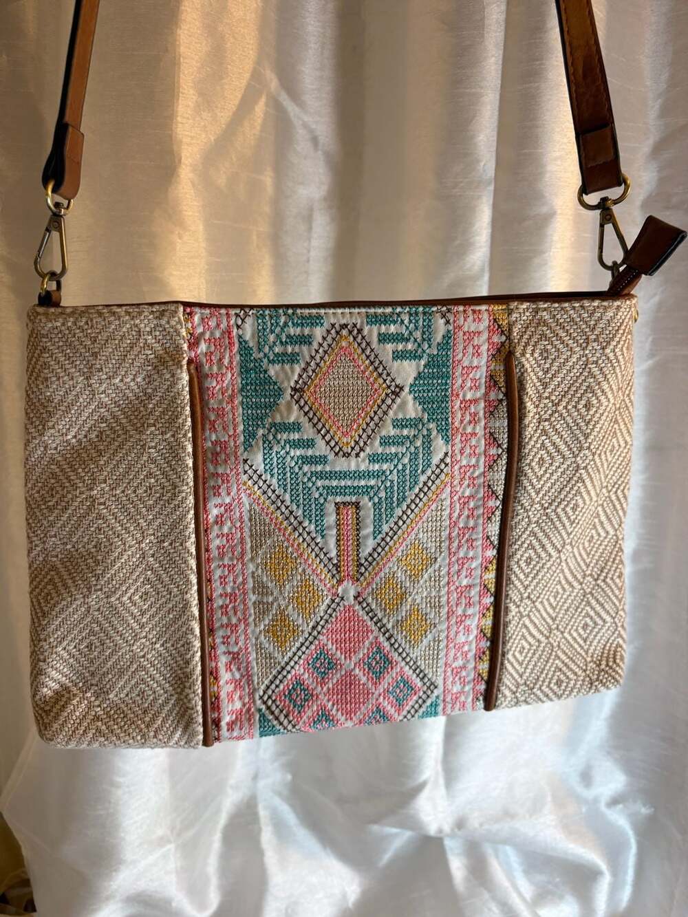 Jen & Co. Embroidered Geometric Crossbody Bag
